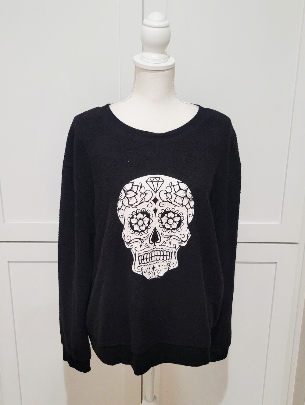 No Boundaries Black Sugar Skull Sweatshirt Women's XXL Halloween Goth